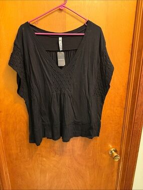 torrid Black V-Neck Smocked Sleeve Tunic Top